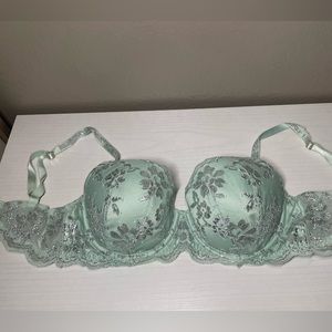 Cute Sparkle Mint Green Victoria Secret Bra Like New Size 32DD